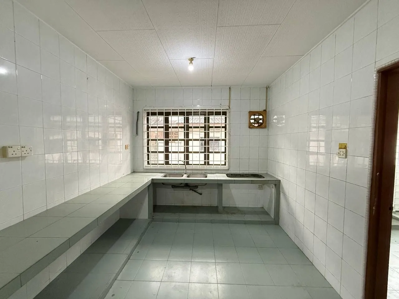 storey-terreace-house-9